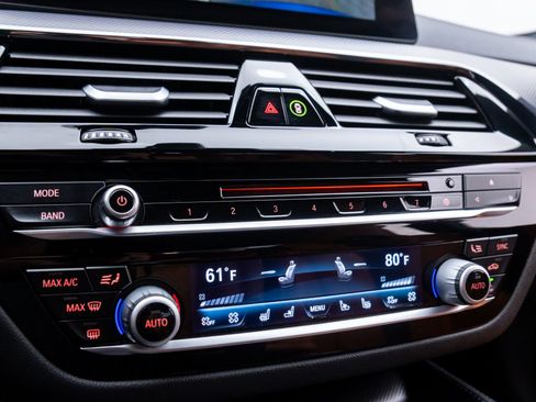 Used 2019 BMW M5 image 25