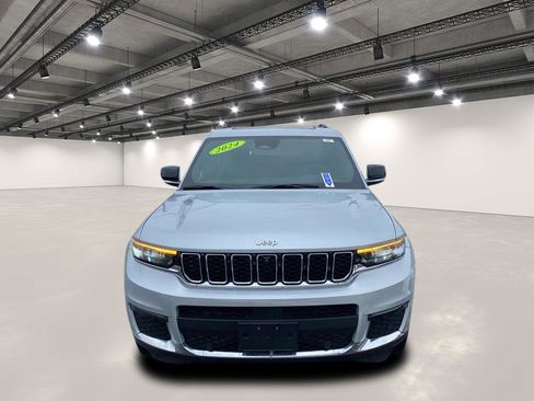 Used 2024 Jeep Grand Cherokee L Limited w/ Luxury Tech Group II image 2