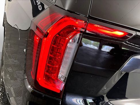 Certified 2024 GMC Yukon AT4 w/ AT4 Premium Plus Package AWD/4WD image 28