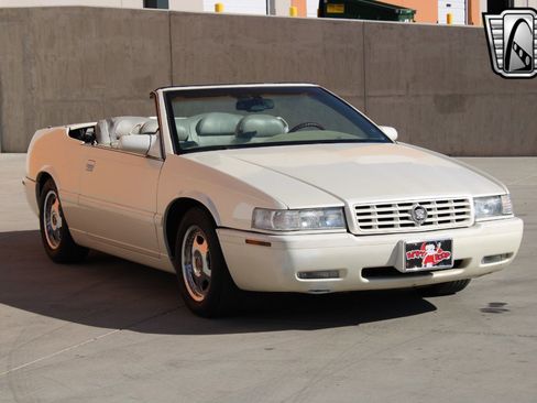 Used 2002 Cadillac Eldorado Touring w/ Preffered Equipment Group image 4
