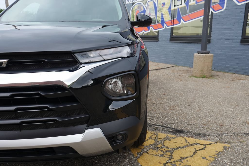 Used 2023 Chevrolet TrailBlazer LT w/ Convenience Package FWD image 3