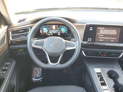 Certified 2024 Volkswagen Atlas SE FWD image 19