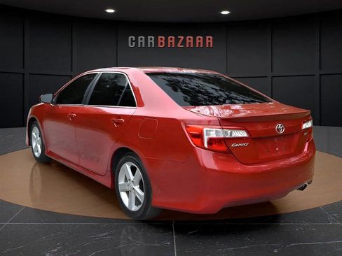 Used 2014 Toyota Camry SE w/ Moonroof Package image 5