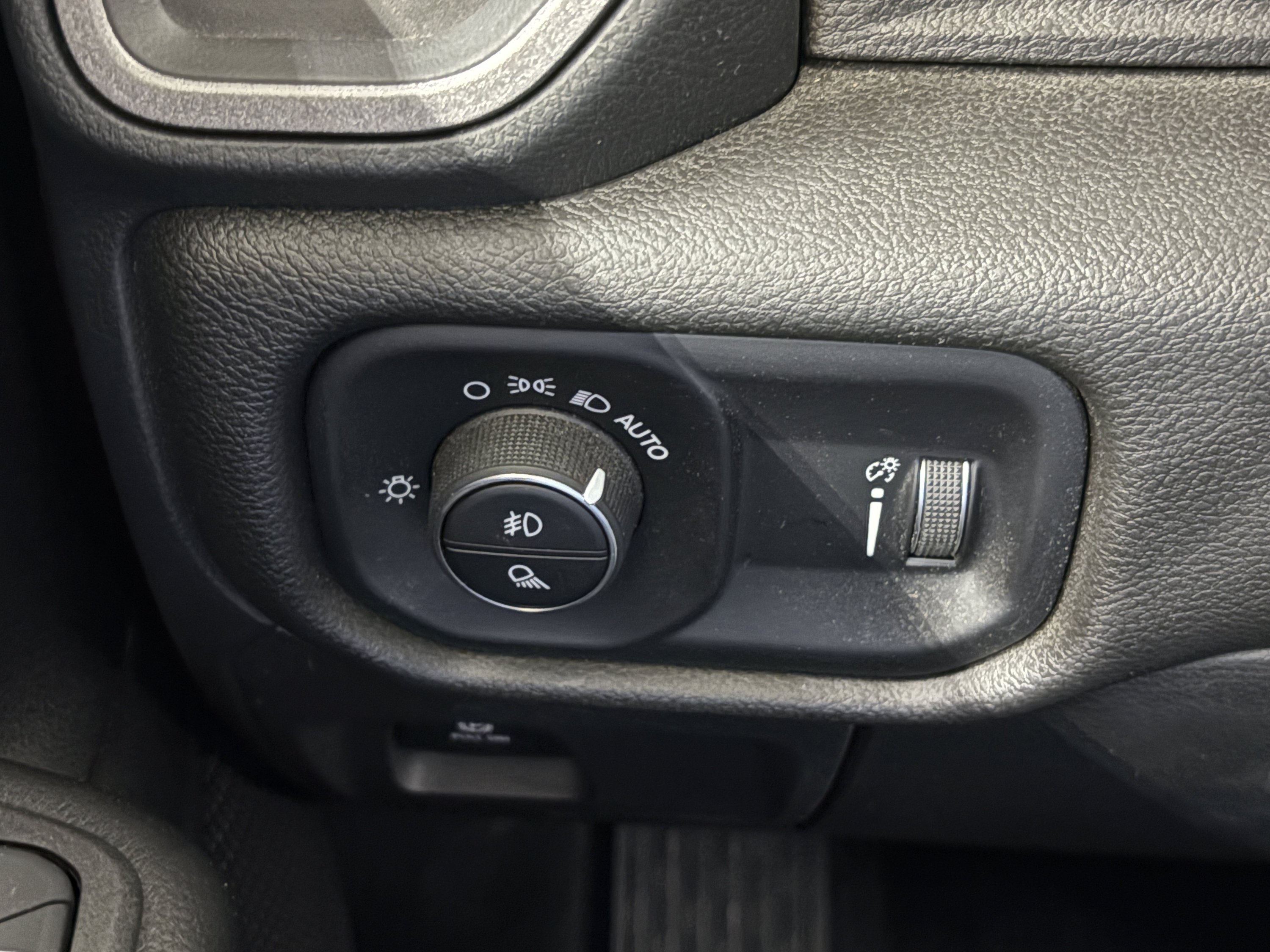 Used 2025 RAM 1500 Tradesman AWD/4WD image 18