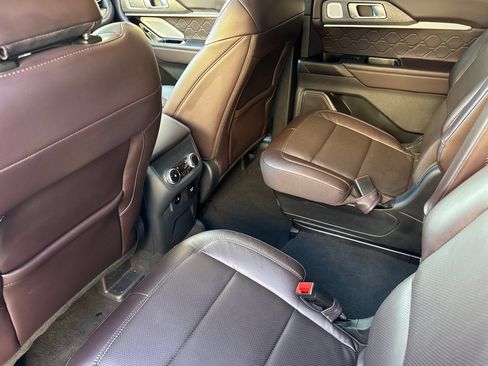 Used 2025 Ford Explorer Platinum w/ LUX Leather Package AWD/4WD image 13