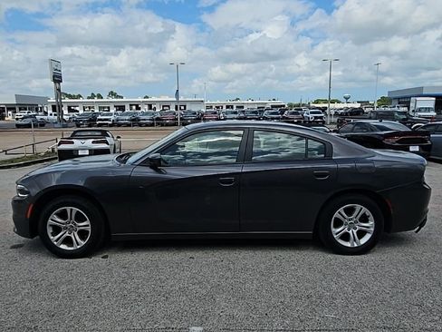 Used 2019 Dodge Charger SXT w/ Leather Interior Group RWD image 4