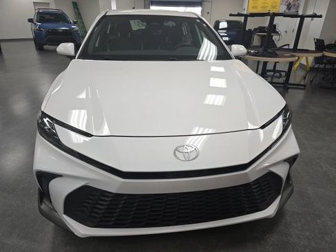 Used 2025 Toyota Camry SE FWD image 2