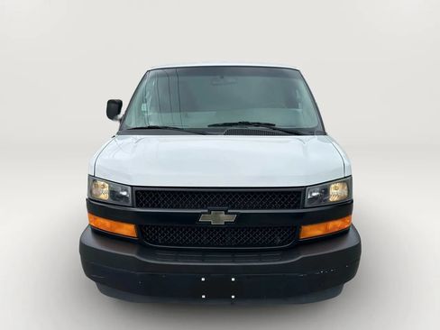 Used 2018 Chevrolet Express 3500 w/ Driver Convenience Package RWD image 15