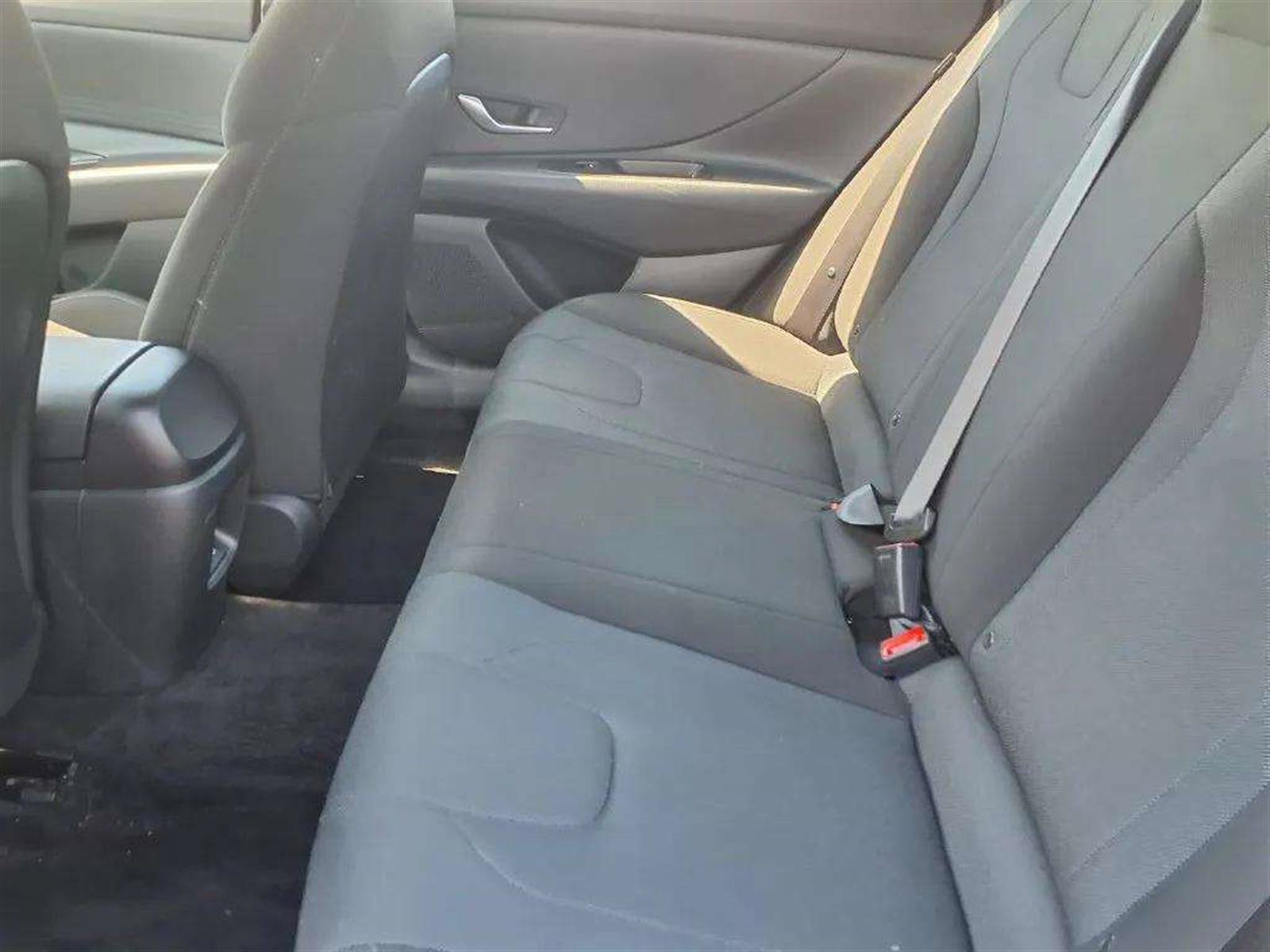 Certified 2025 Hyundai Elantra SE FWD image 10