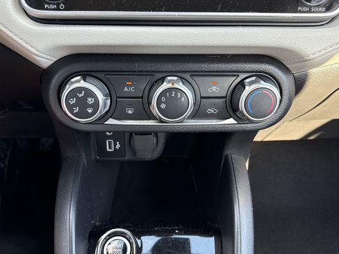 Used 2021 Nissan Versa SV image 18