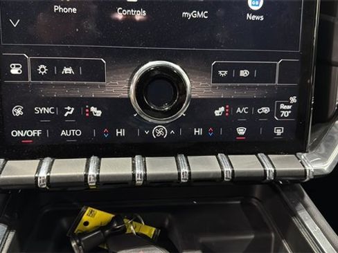 Used 2025 GMC Acadia Elevation image 32