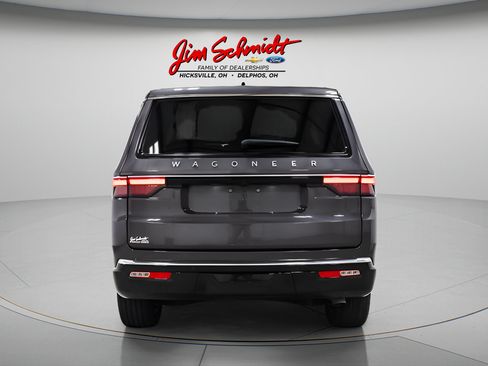 Used 2025 Jeep Wagoneer Series II w/ 8-Passenger Seating Package AWD/4WD image 5