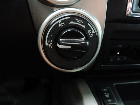 Used 2021 Nissan Titan SV w/ SV Convenience Package image 25