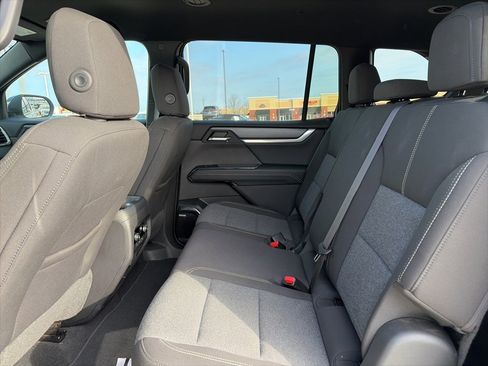 Used 2025 GMC Acadia Elevation image 9