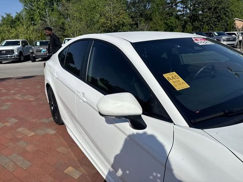 Used 2025 Toyota Camry SE w/ Convenience Package FWD image 18