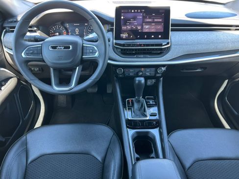 Used 2024 Jeep Compass Latitude AWD/4WD image 3