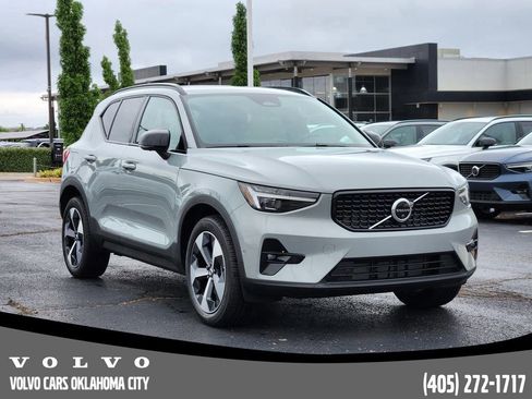 Used 2026 Volvo XC40 B5 Plus w/ Protection Package Premier image 2