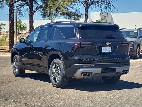 Used 2025 Chevrolet Traverse LT FWD image 5