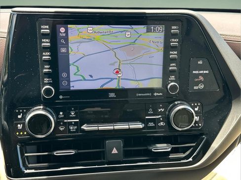 Used 2020 Toyota Highlander Limited AWD/4WD image 27