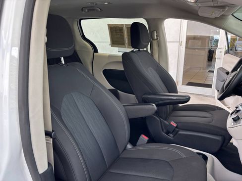 Used 2024 Chrysler Voyager LX FWD image 37
