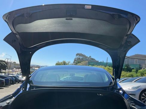 Used 2023 Tesla Model 3 Standard Range image 9