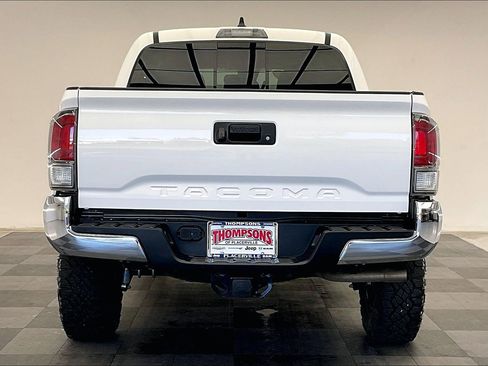 Used 2022 Toyota Tacoma TRD Off-Road image 3