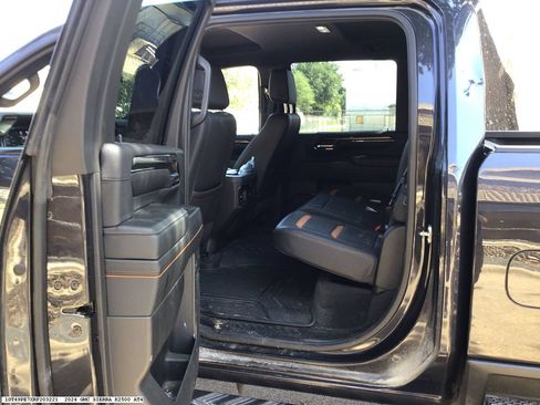 Used 2024 GMC Sierra 2500 AT4 w/ AT4 Preferred Package AWD/4WD image 9