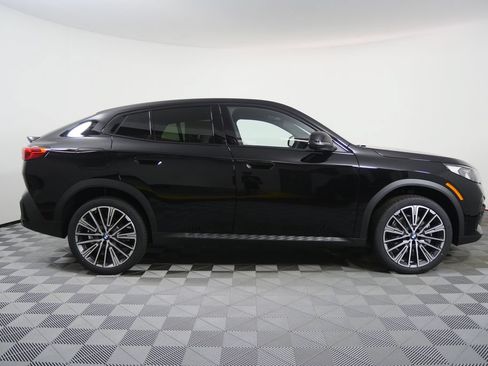 New 2026 BMW X2 xDrive28i w/ Technology Package AWD/4WD image 2
