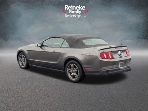 Used 2010 Ford Mustang Convertible image 8