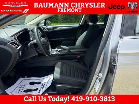 Used 2020 Ford Fusion SE FWD image 9
