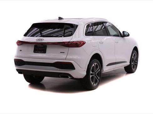 Certified 2025 Audi Q5 Premium w/ Convenience Package AWD/4WD image 4
