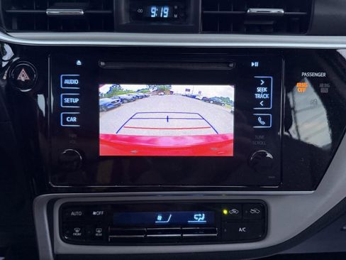 Used 2017 Toyota Corolla LE FWD image 17