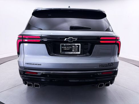 Used 2025 Chevrolet Traverse High Country FWD image 16