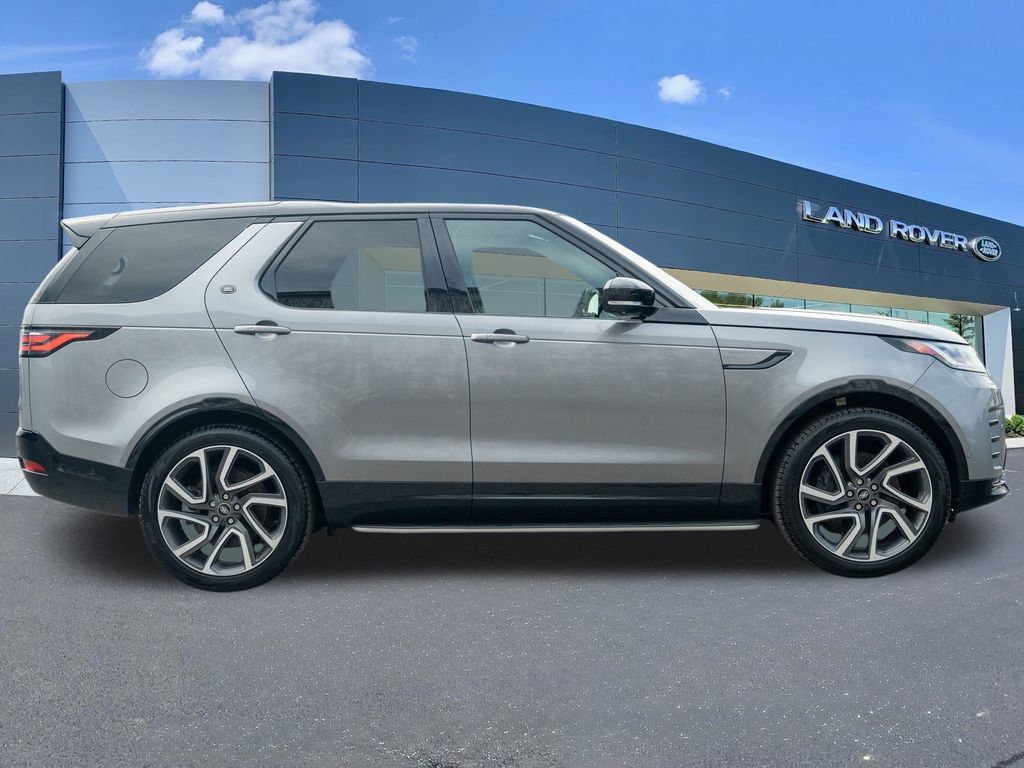 Used 2024 Land Rover Discovery Dynamic SE AWD/4WD image 8