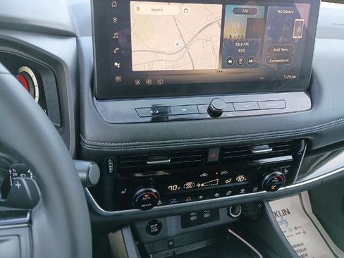 Certified 2025 Nissan Rogue SL w/ SL Premium Package image 24