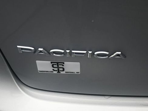 Used 2023 Chrysler Pacifica Touring-L image 25