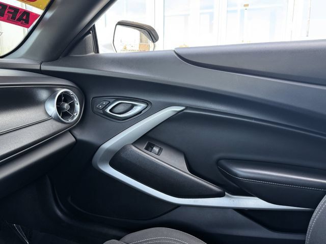 Used 2017 Chevrolet Camaro LT RWD image 27