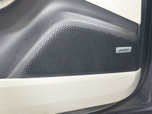 Certified 2025 Porsche Macan Turbo Electric AWD/4WD image 25