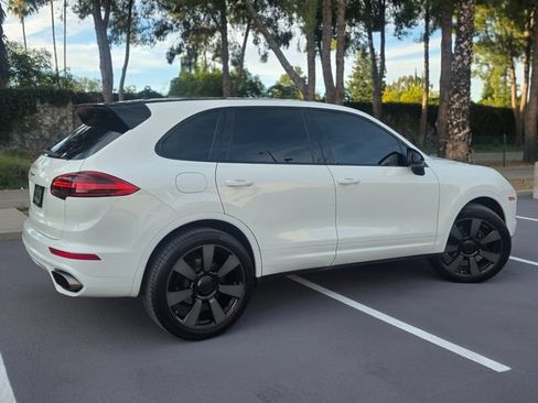 Used 2016 Porsche Cayenne AWD/4WD image 35