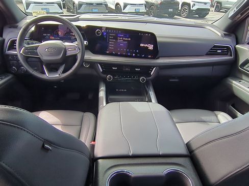 Certified 2025 Chevrolet Suburban Z71 image 20