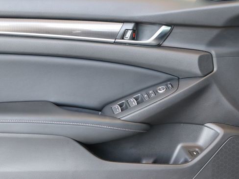 Used 2018 Honda Accord Sport image 13