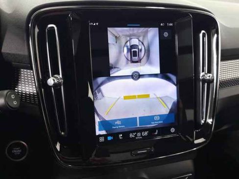 Certified 2025 Volvo XC40 B5 Plus image 29