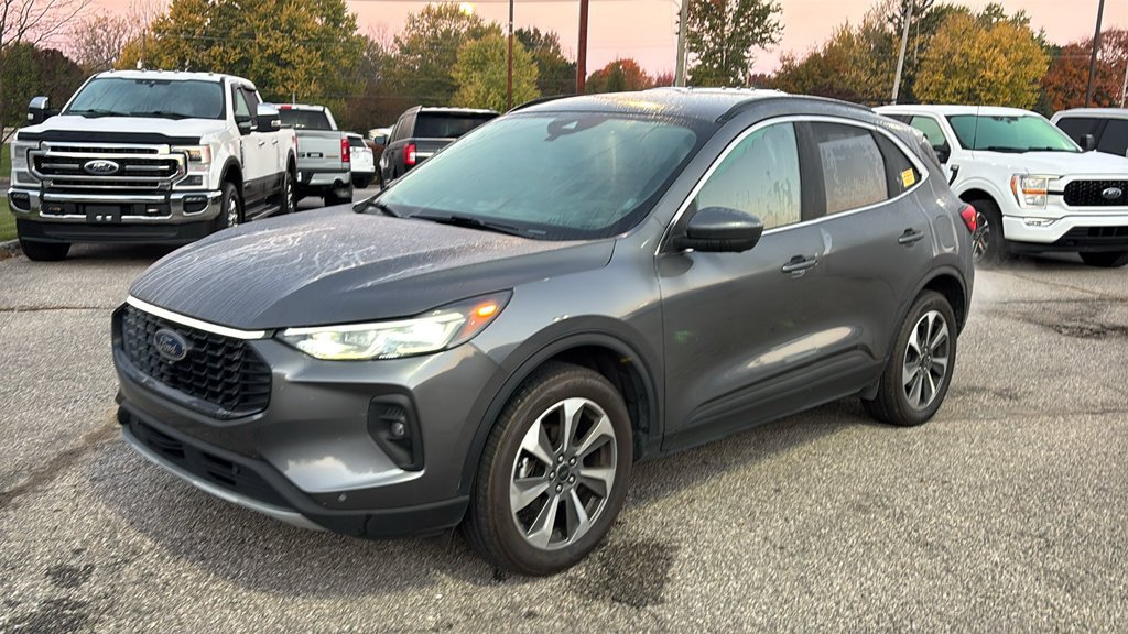 Used 2024 Ford Escape Platinum AWD/4WD image 2