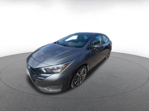 Used 2025 Nissan Versa SV image 3