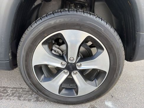 Used 2017 Jeep Compass Latitude w/ Popular Equipment Group AWD/4WD image 29