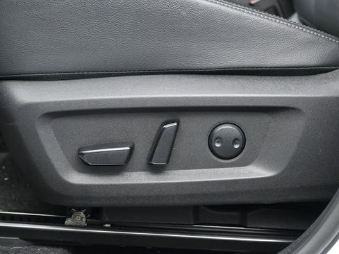 Used 2024 Nissan Rogue SL image 11