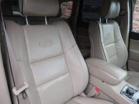 Used 2018 Jeep Grand Cherokee Overland AWD/4WD image 8