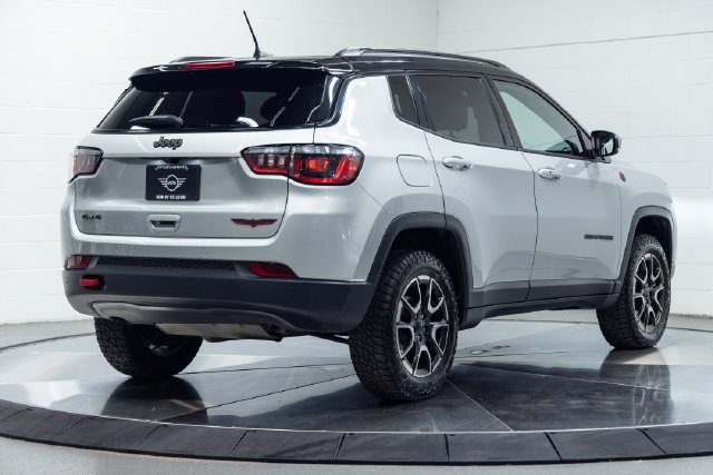 Used 2024 Jeep Compass Trailhawk AWD/4WD image 10