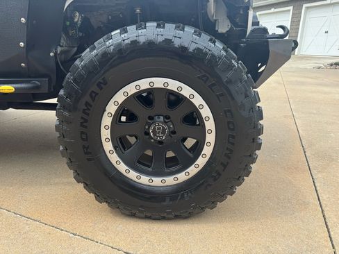 Used 2017 Jeep Wrangler Rubicon w/ Power Convenience Group image 31