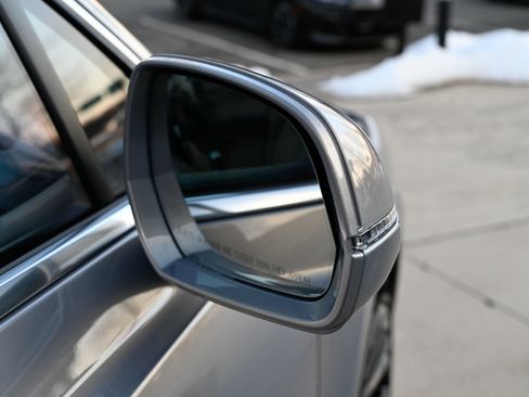 Used 2022 Bentley Bentayga image 13